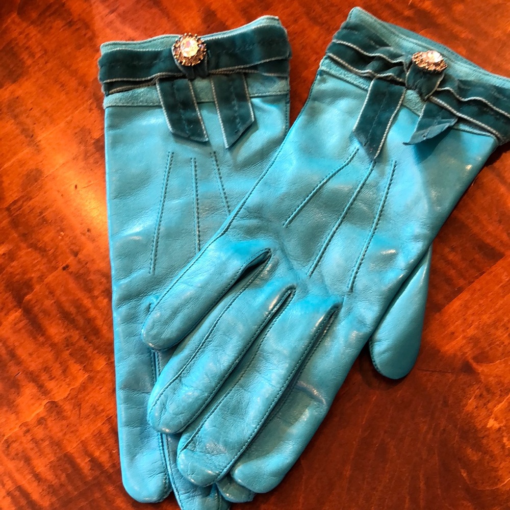 Coach fine leather gloves size 7 never worn